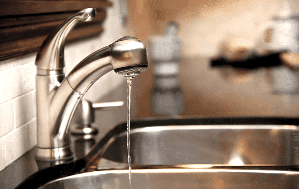 Kitchen sink faucet running