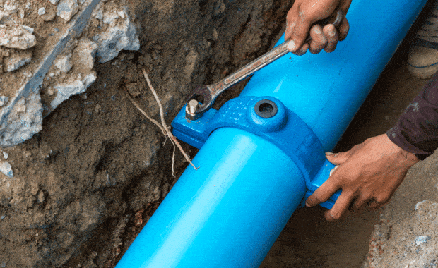 man using wrench to tighten screw on pipe sewer line repair & replacement dallas tx plano tx frisco tx